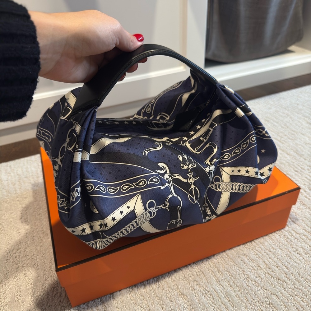 Hermès Balusoie Silky Silk La Promenade